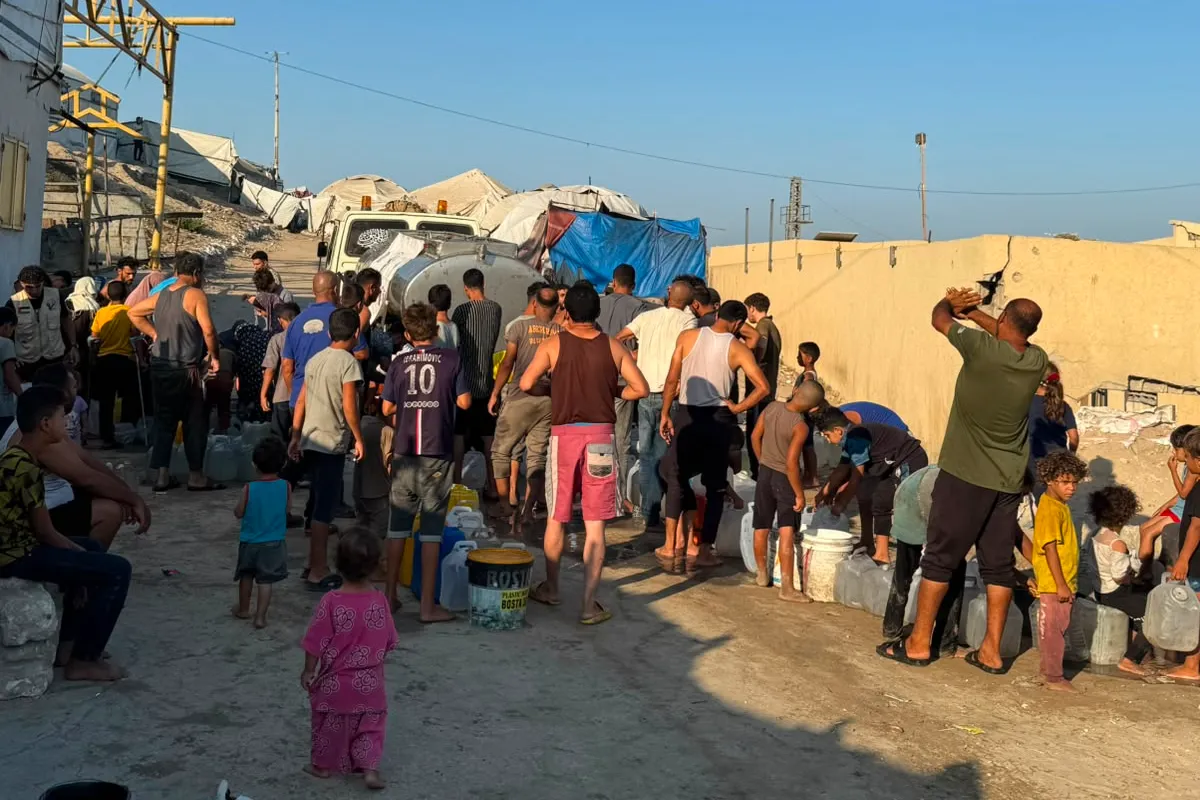ساعدنا في توزيع المياه في غزة